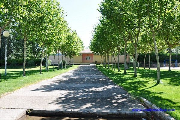 Parque piscina 2a Parque de la piscina de Vezdemarbán 2a