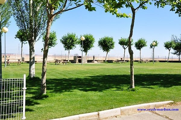 Parque piscina 3a Parque de la piscina de Vezdemarbán 3a