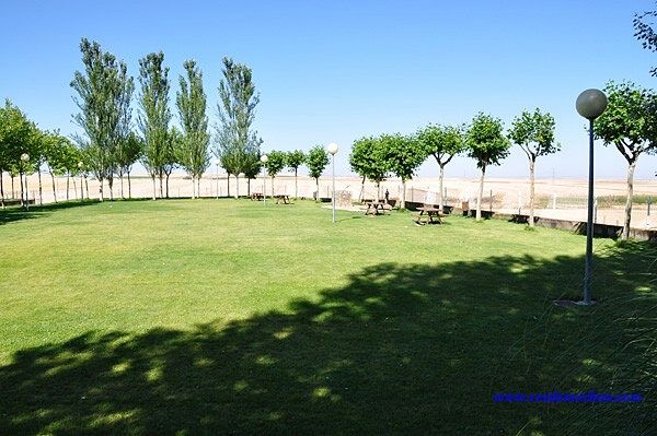 Parque piscina 4a Parque de la piscina de Vezdemarbán 4a