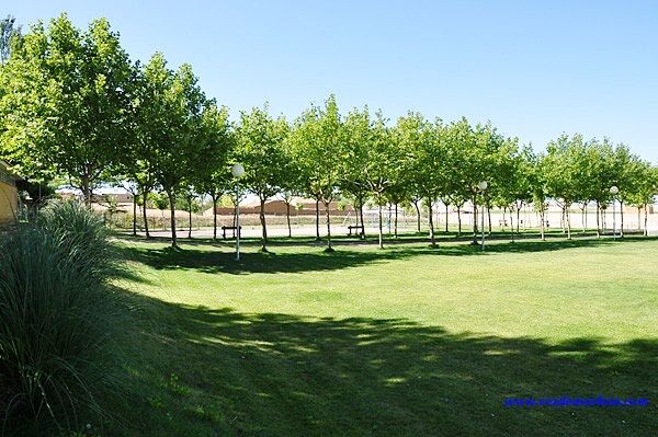 Parque piscina 5a Parque de la piscina de Vezdemarbán 5a