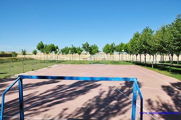 Parque piscina 6a Parque de la piscina de Vezdemarbán 6a