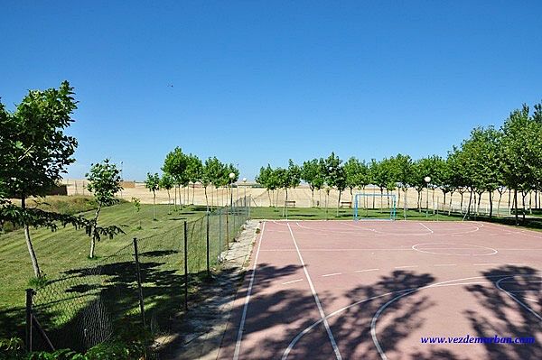 Parque piscina 7a Parque de la piscina de Vezdemarbán 7a