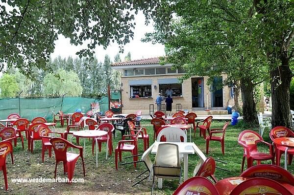 Recinto piscina, el bar para el verano. Vezdemarbán. Recinto piscina, el bar para el verano. Vezdemarbán.