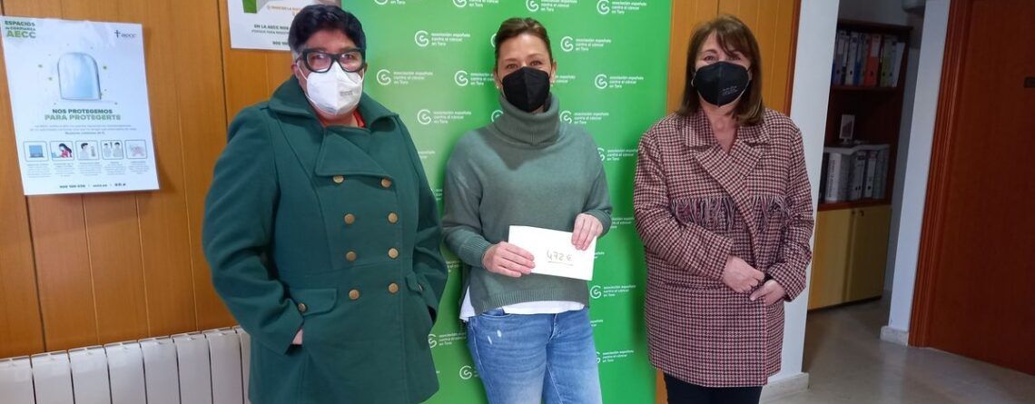 La asociación "El Caño" dona 472 euros a la AECC de Toro.