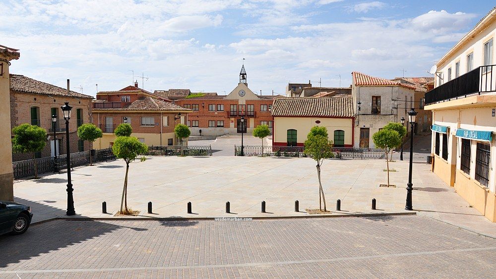 El pueblo. Situación, descripción, lugares y edificios de interés, etc. El Pueblo de Vezdemarbán