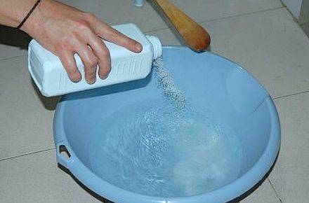 Tradiciones hacer jabón, mezclar. Tradiciones hacer jabón casero, mezclar.