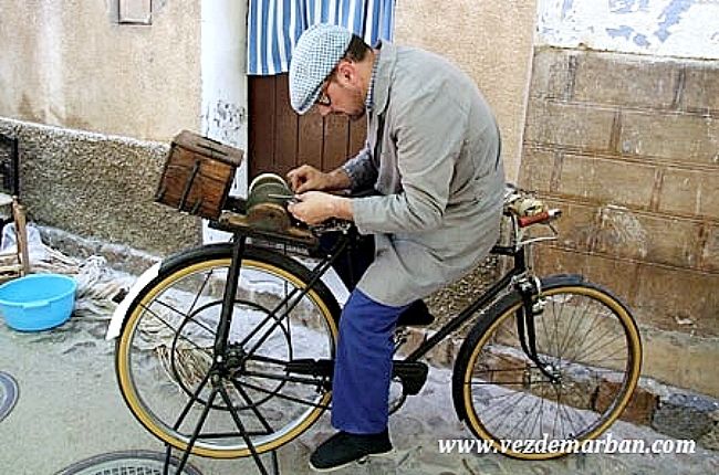 Oficio tradicional, el afilador. bicicleta.
