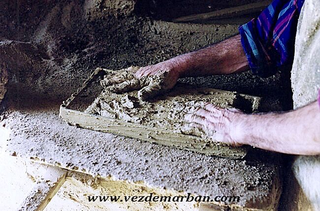 oficios el tejero, Salustiano en acción, aplastar barro ladrillo oficios el tejero, Salustiano en acción, aplastar barro ladrillo