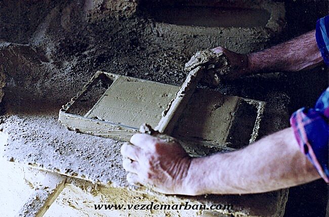 oficios el tejero, Salustiano en acción, rasear barro ladrillo oficios el tejero, Salustiano en acción, rasear barro ladrillo